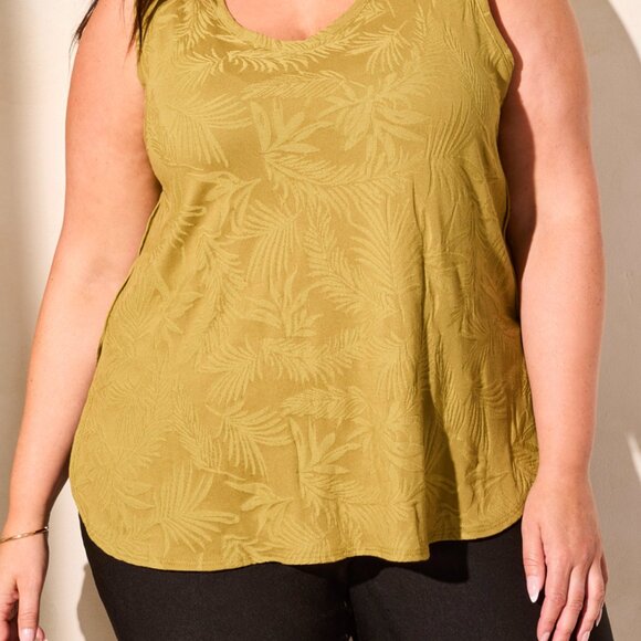 Tribal tank - Picture 2 of 4